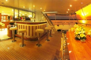 Spirit of Sovereign Bar aft cockpit